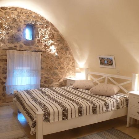 Апартаменты To Petradi Авгонима Номер фото